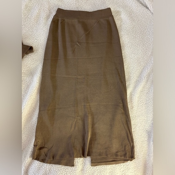 Co-ord knit like material top and skirt set - Picture 7 of 10